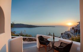 Oia Angle Cavehouse